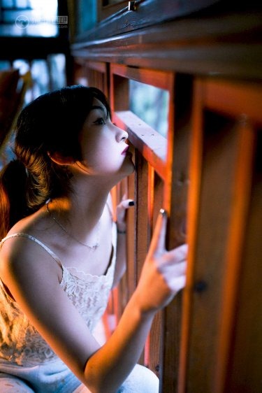 餐桌下狂c親女高辣